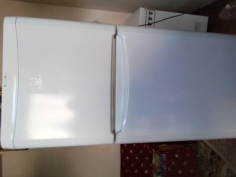 Vand frigider Indesit